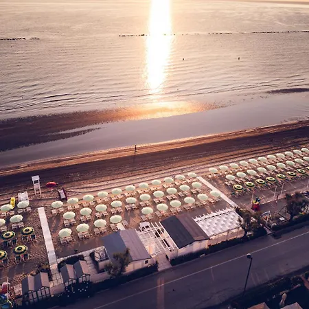 Imperial فندق 3*